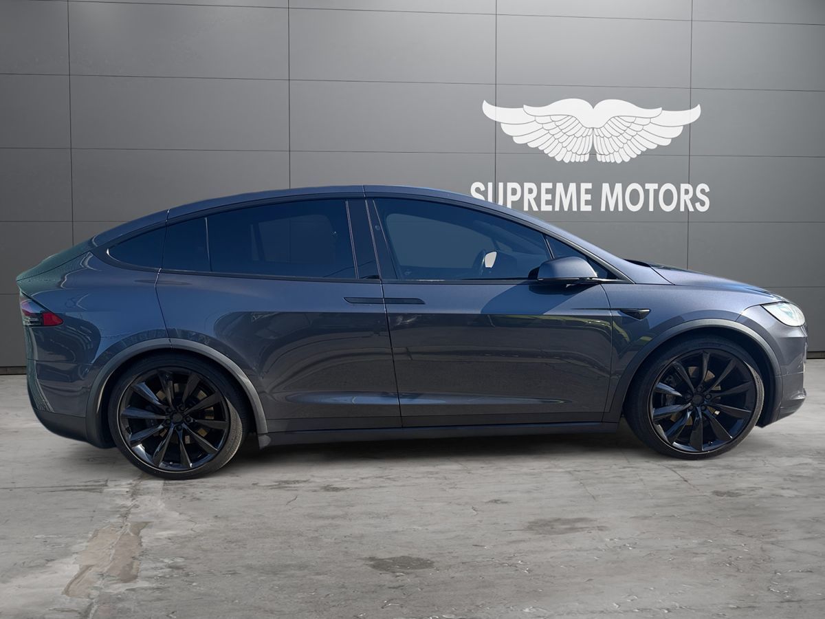 Tesla Model X photo 8