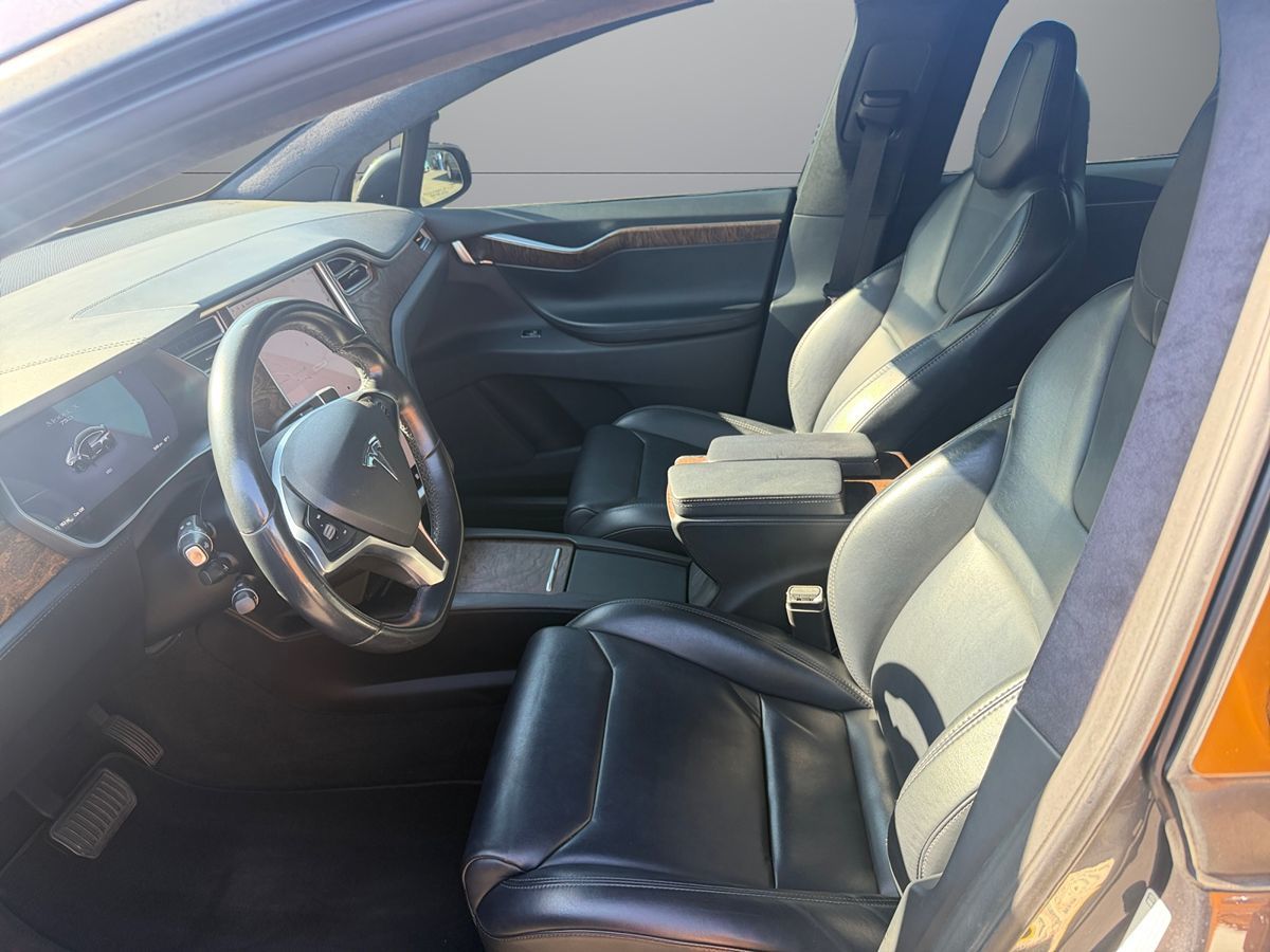 Tesla Model X photo 11