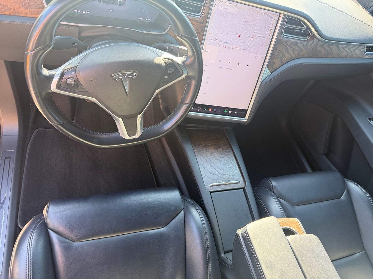 Tesla Model X photo 13