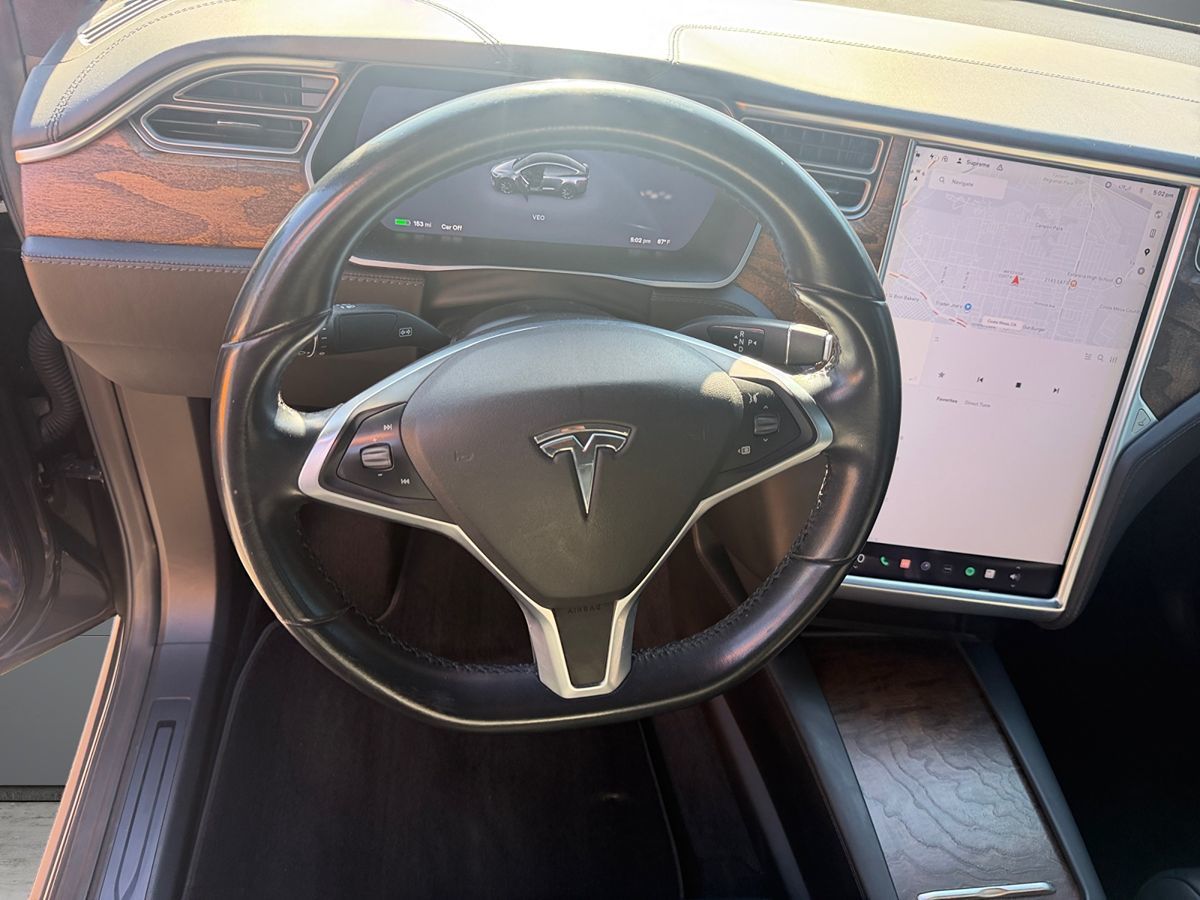 Tesla Model X photo 14
