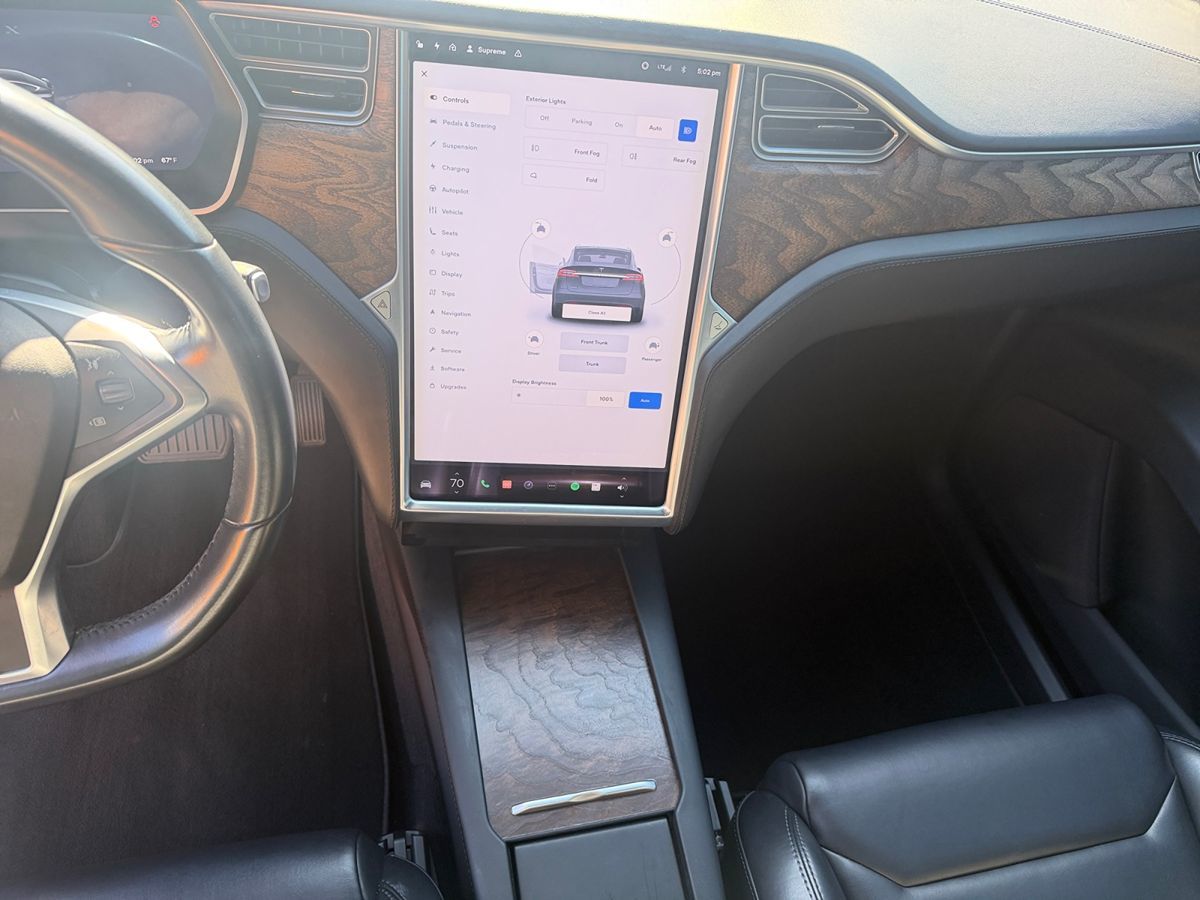 Tesla Model X photo 16