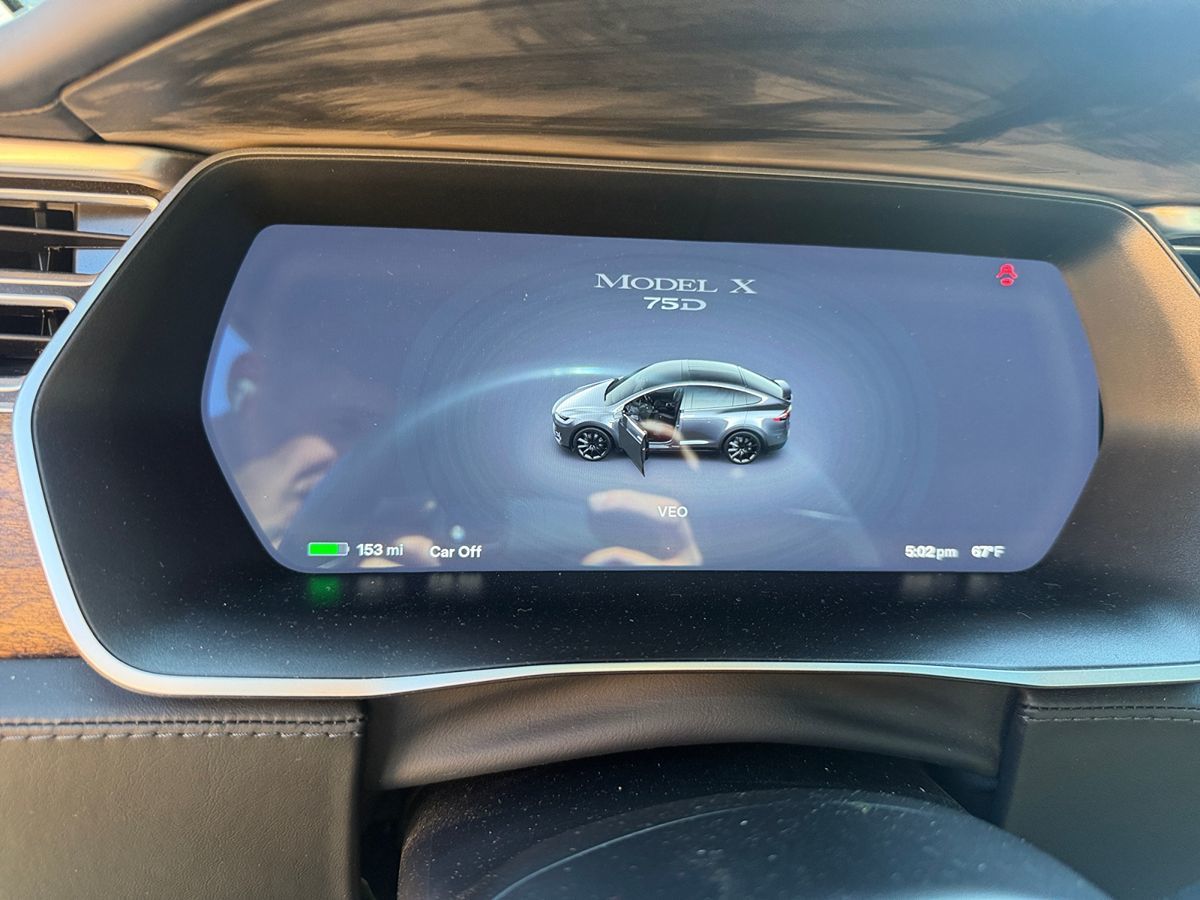 Tesla Model X photo 15
