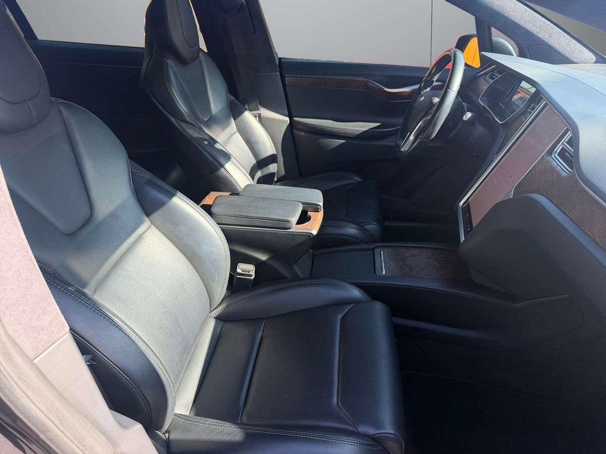 Tesla Model X photo 18