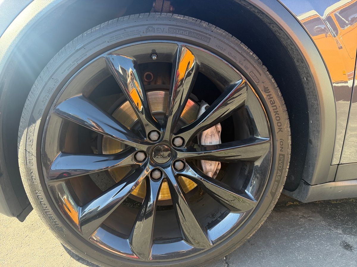 Tesla Model X photo 24