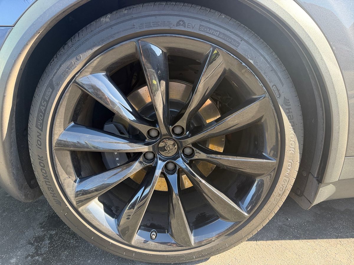 Tesla Model X photo 23