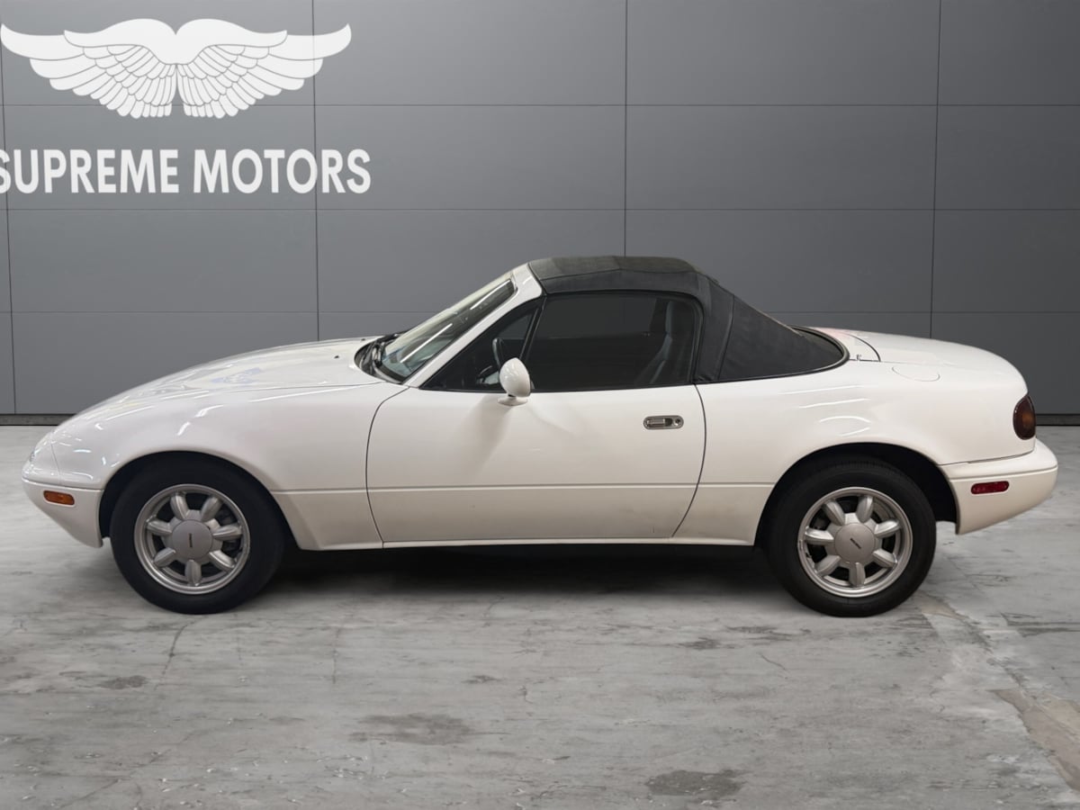 Photo 2 of this Mazda MX-5 Miata