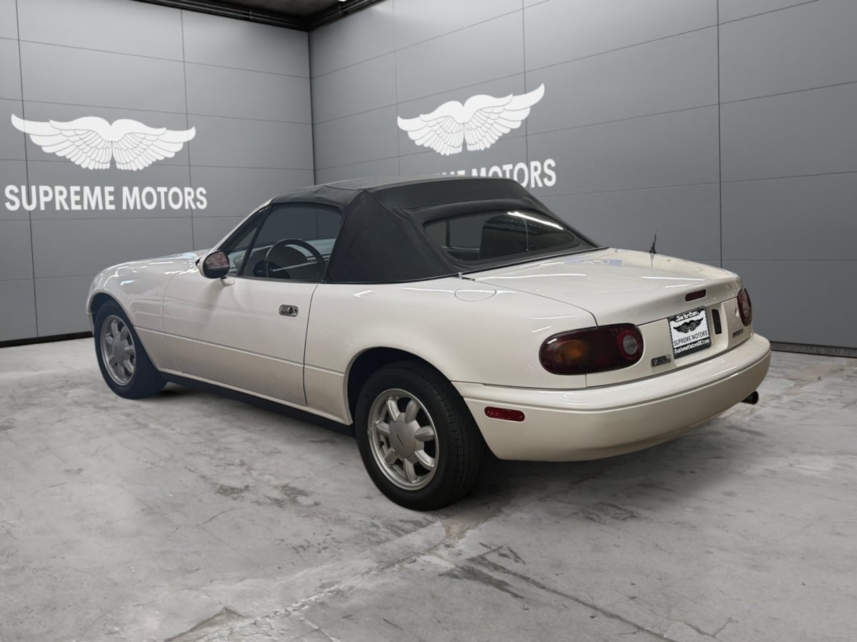 Photo 3 of this Mazda MX-5 Miata