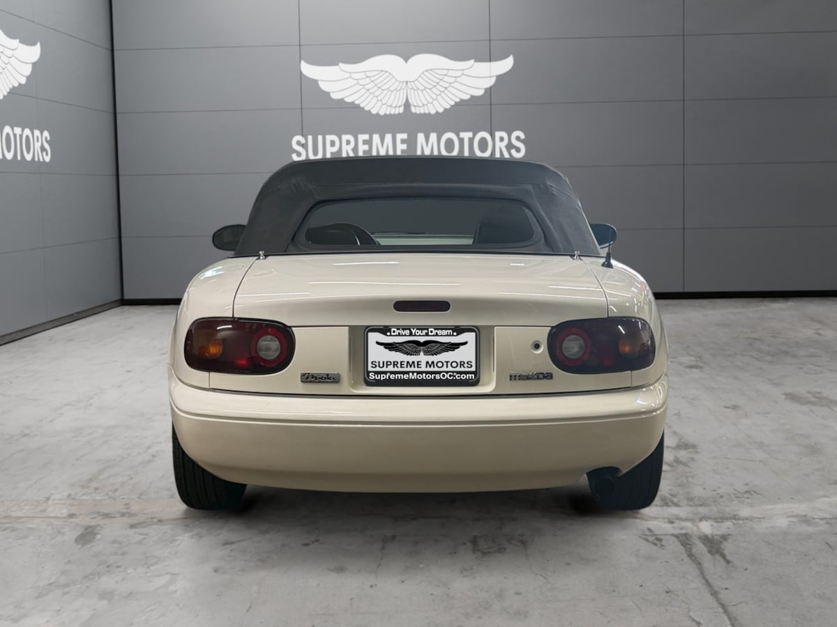 Photo 4 of this Mazda MX-5 Miata