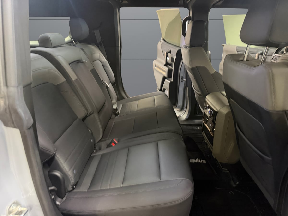 GMC Hummer EV SUV photo 18