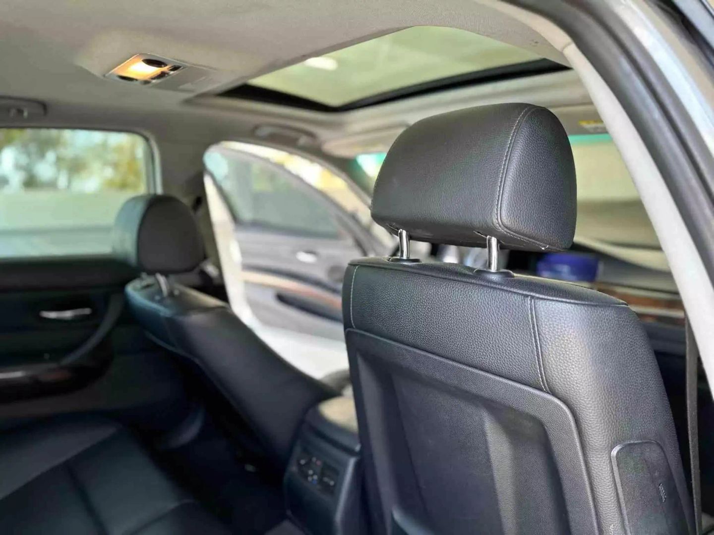 2011 BMW 3 Series 335i - Photo 19
