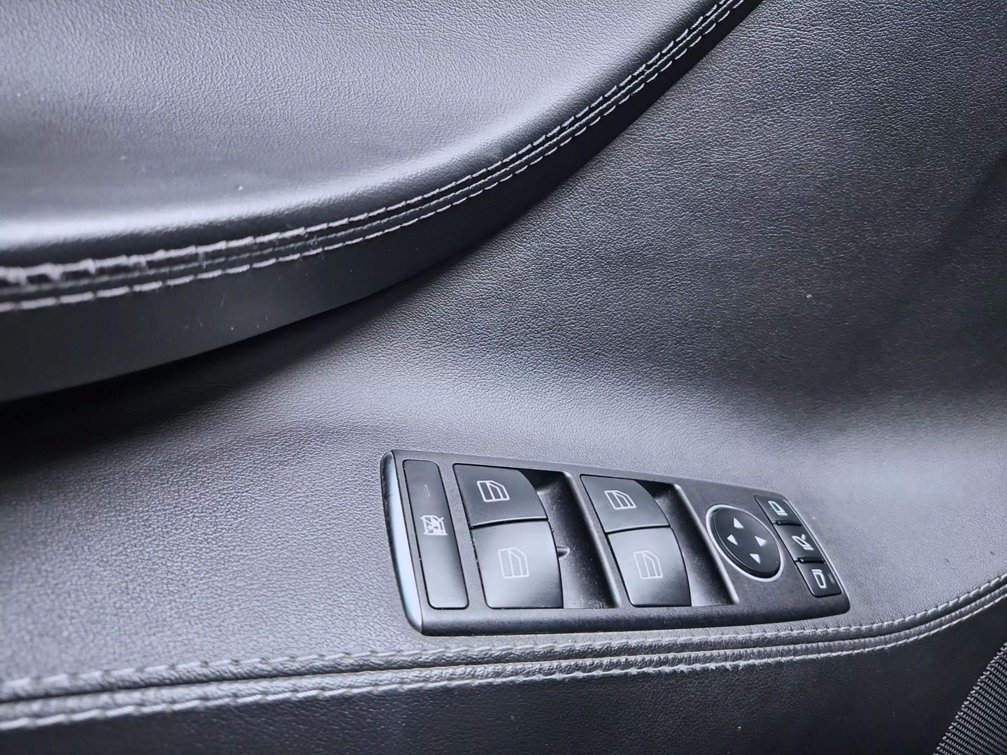 2014 Tesla Model S S - Photo 12