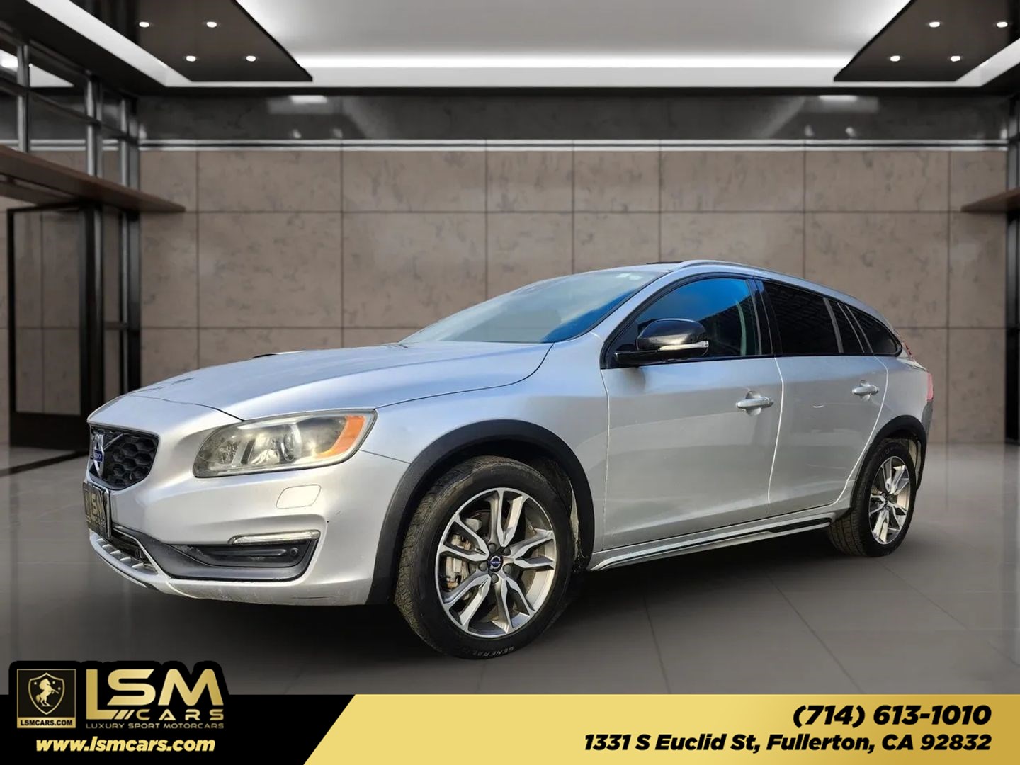 2016 Volvo V60 T5 Cross Country AWD Platinum's photo