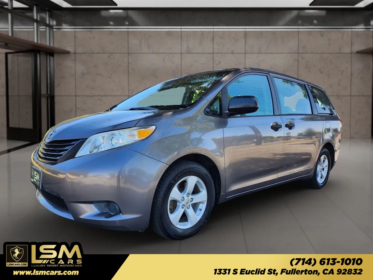 2012 Toyota Sienna LE L4 8-Passenger's photo