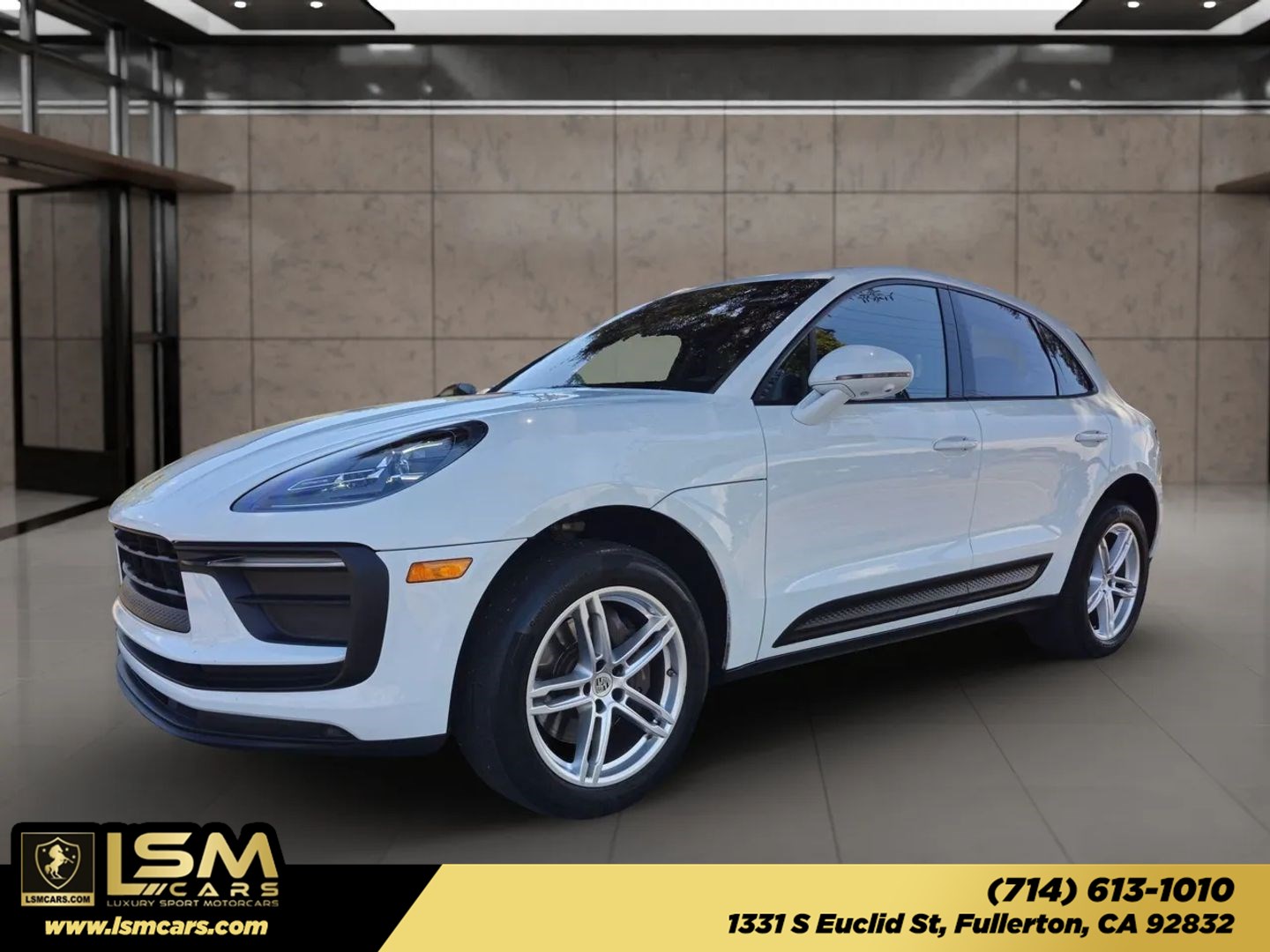 2022 Porsche Macan  AWD photo