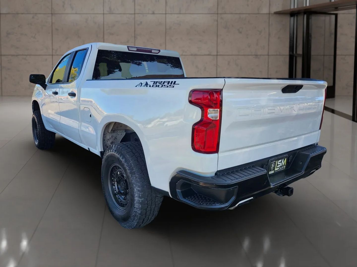 Photo 8 of this Chevrolet Silverado 1500