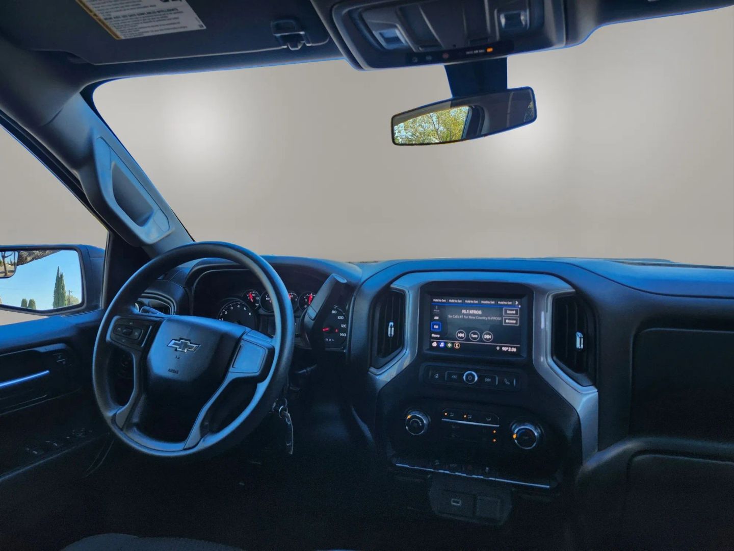 Photo 16 of this Chevrolet Silverado 1500