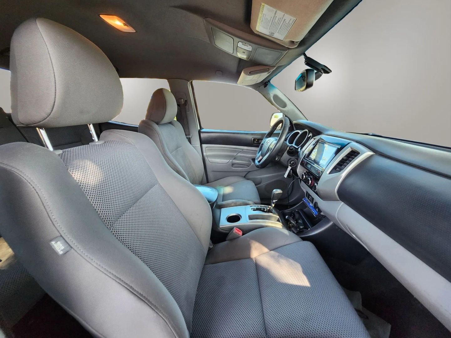 Toyota Tacoma photo 9