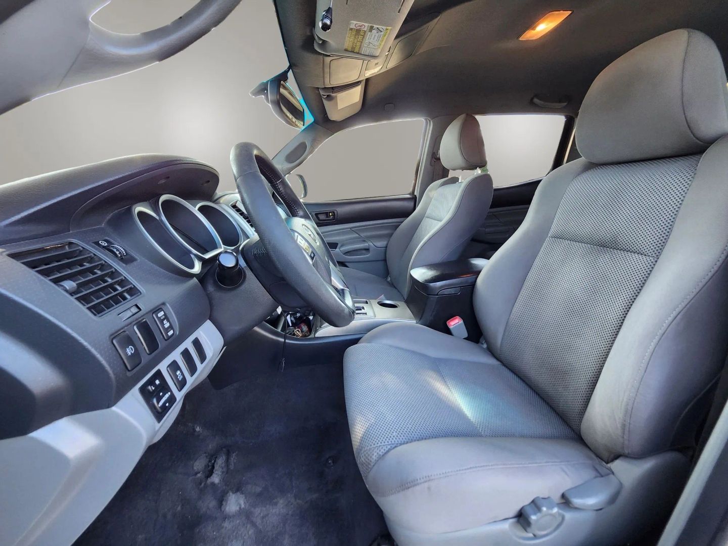 Toyota Tacoma photo 13