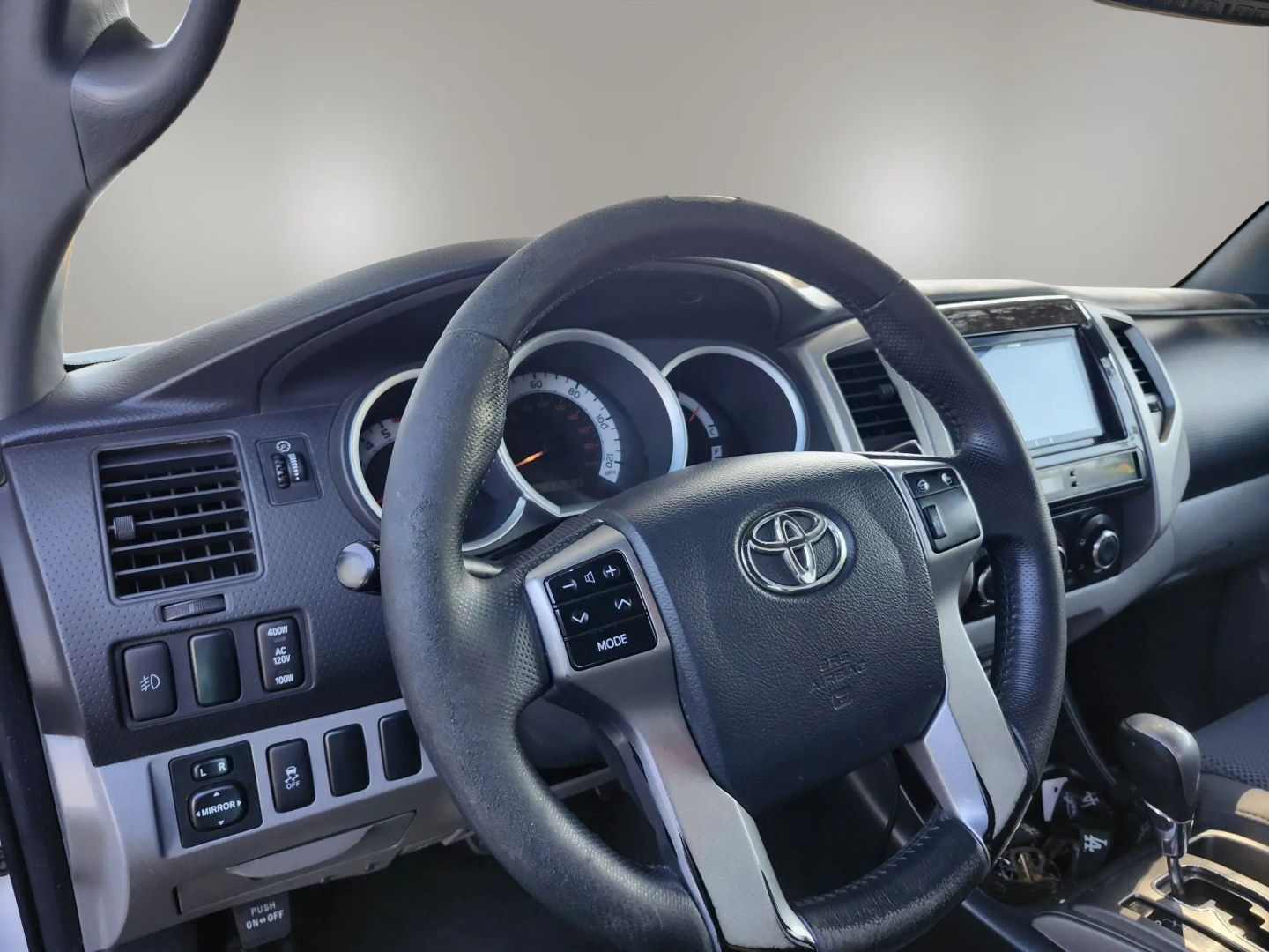 Toyota Tacoma photo 14