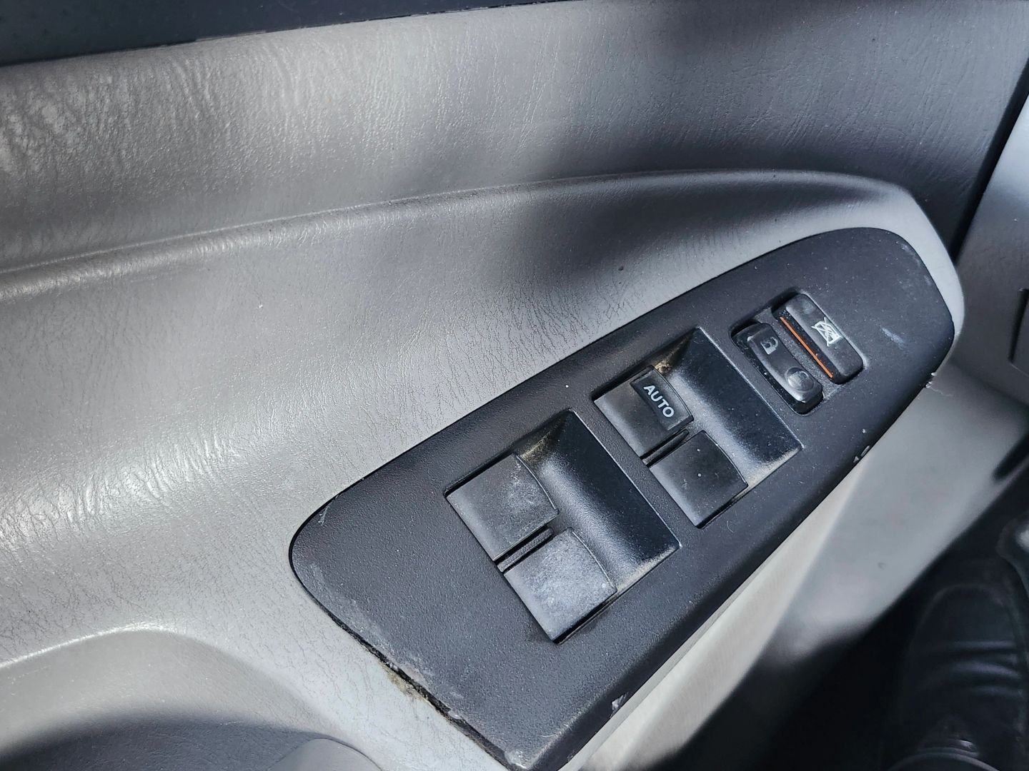 Toyota Tacoma photo 16