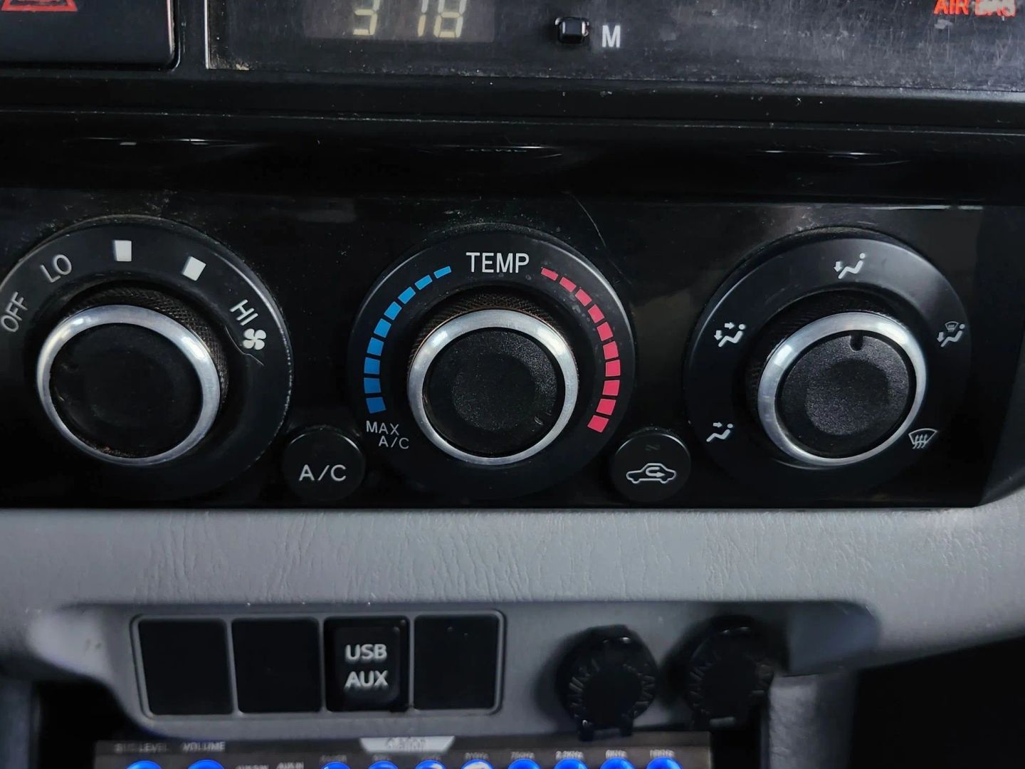 Toyota Tacoma photo 19