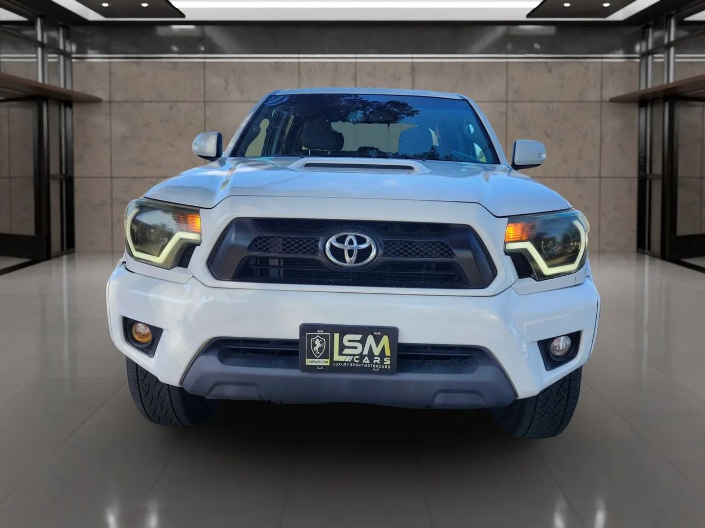 Photo 2 of this Toyota Tacoma