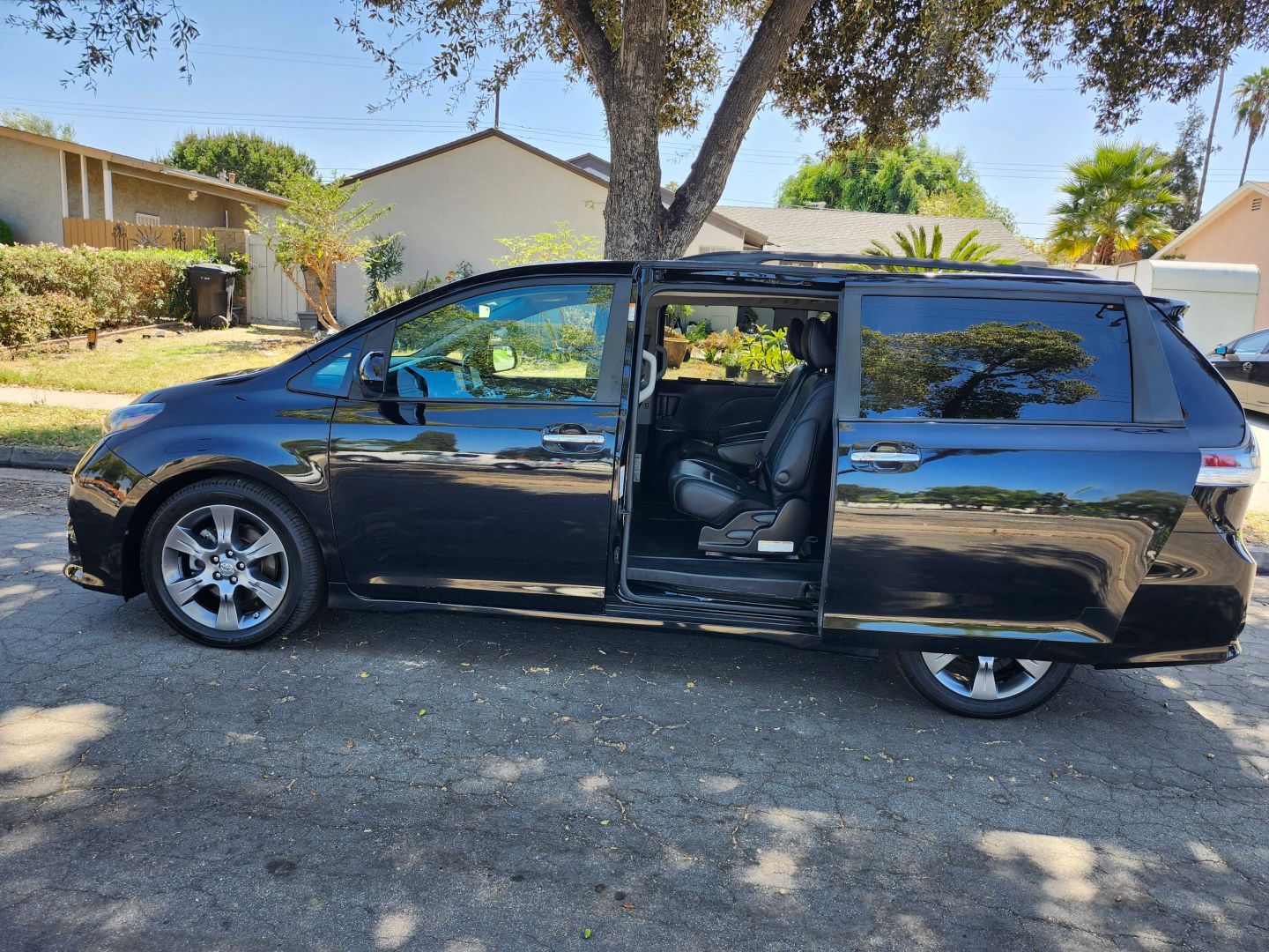 Photo 8 of this Toyota Sienna