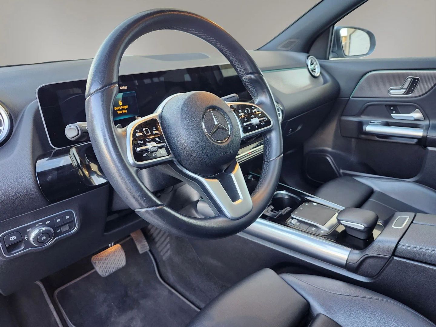 Mercedes-Benz GLA 250 photo 11