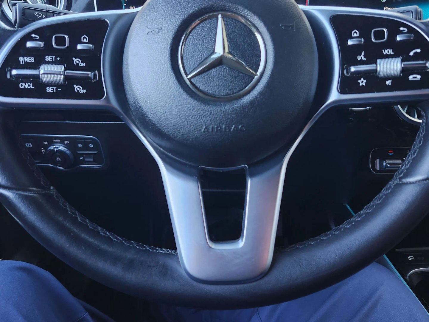 Mercedes-Benz GLA 250 photo 18