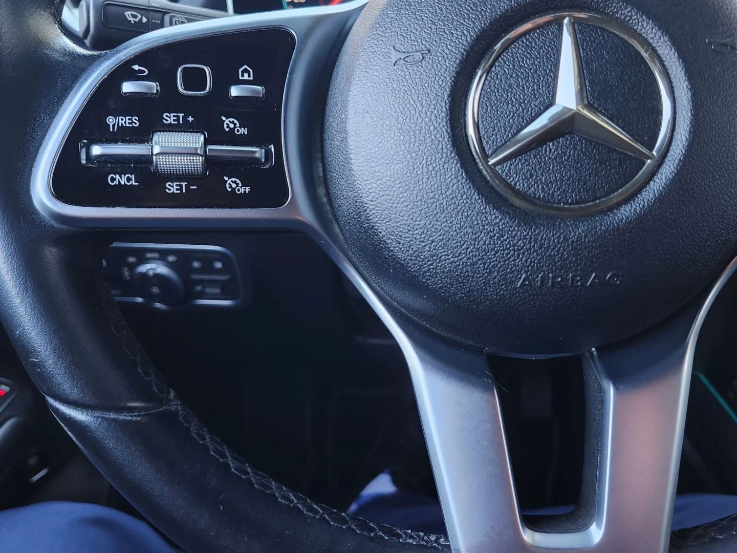 Mercedes-Benz GLA 250 photo 19