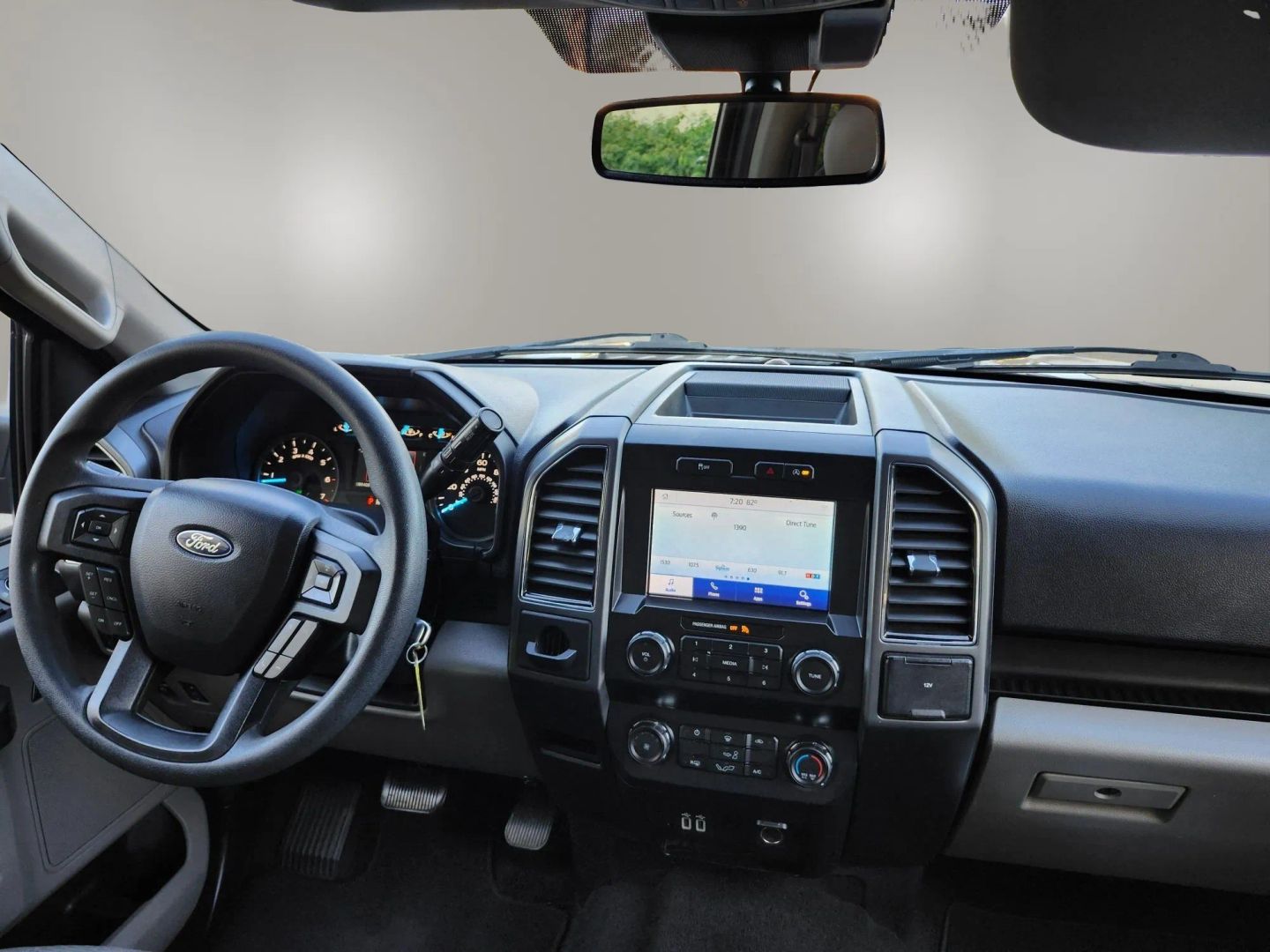 Ford F-150 photo 14