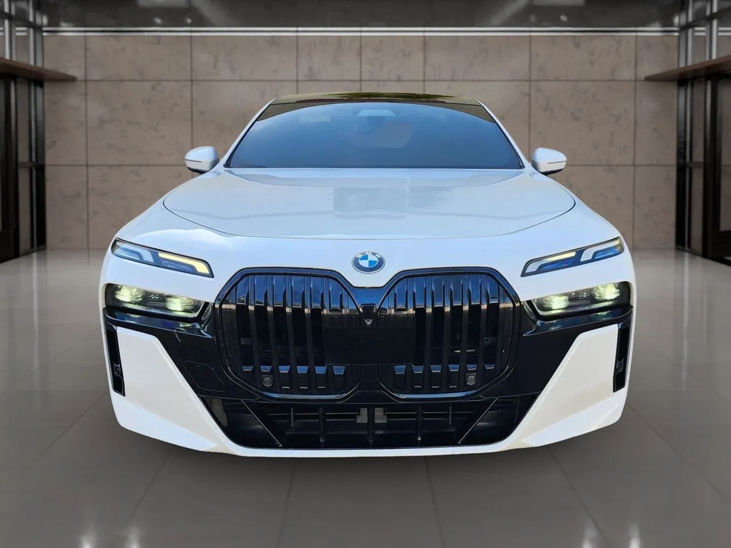 BMW 7 Series photo 2