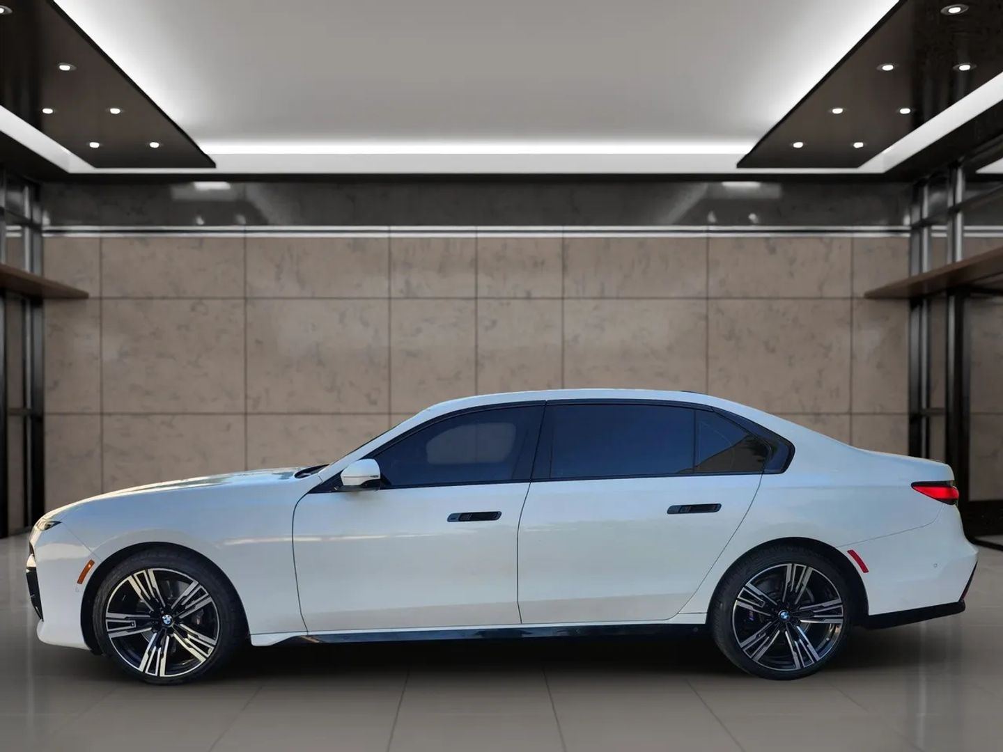 BMW 7 Series photo 9