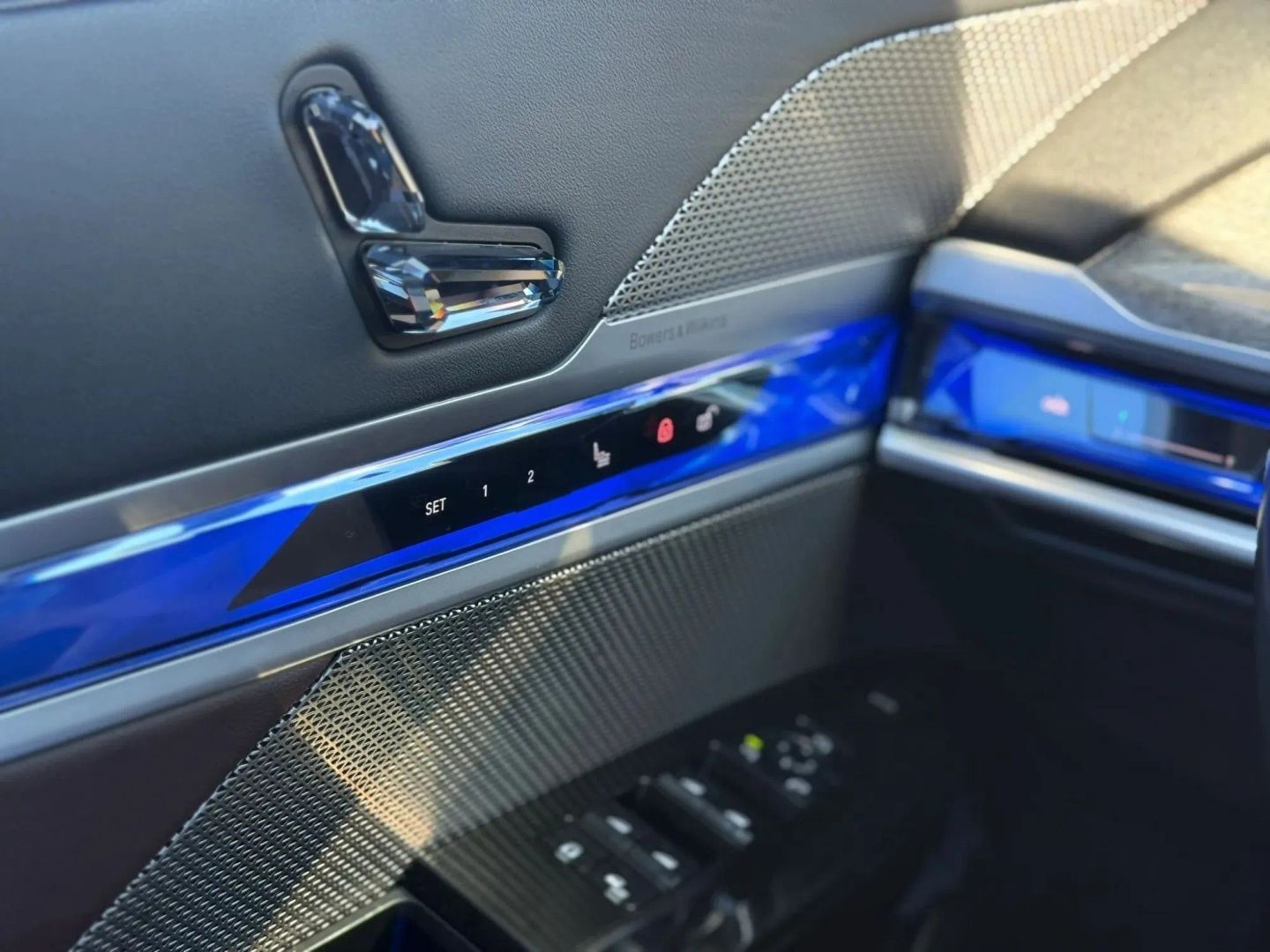 BMW 7 Series photo 32