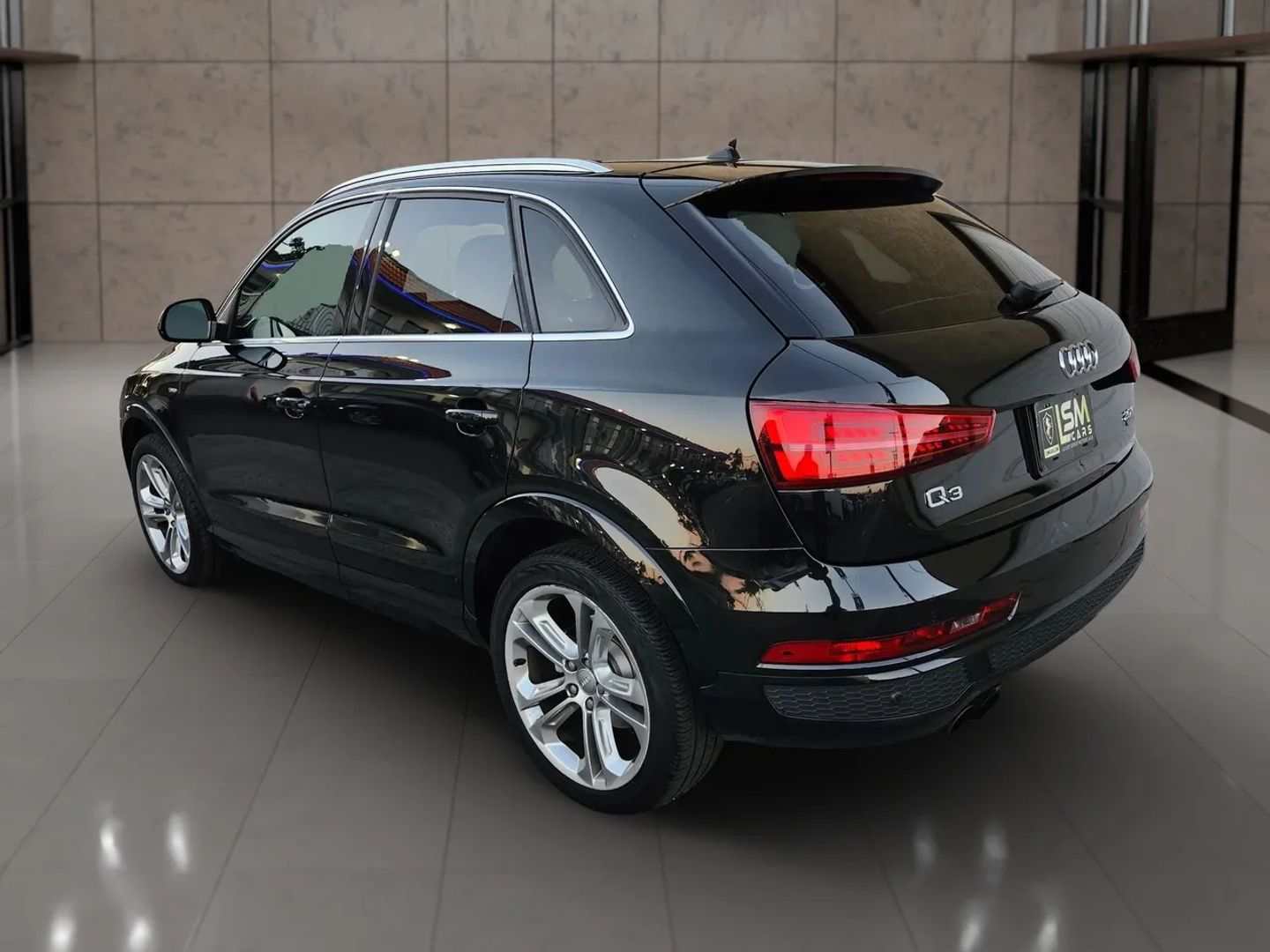 Audi Q3 photo 8