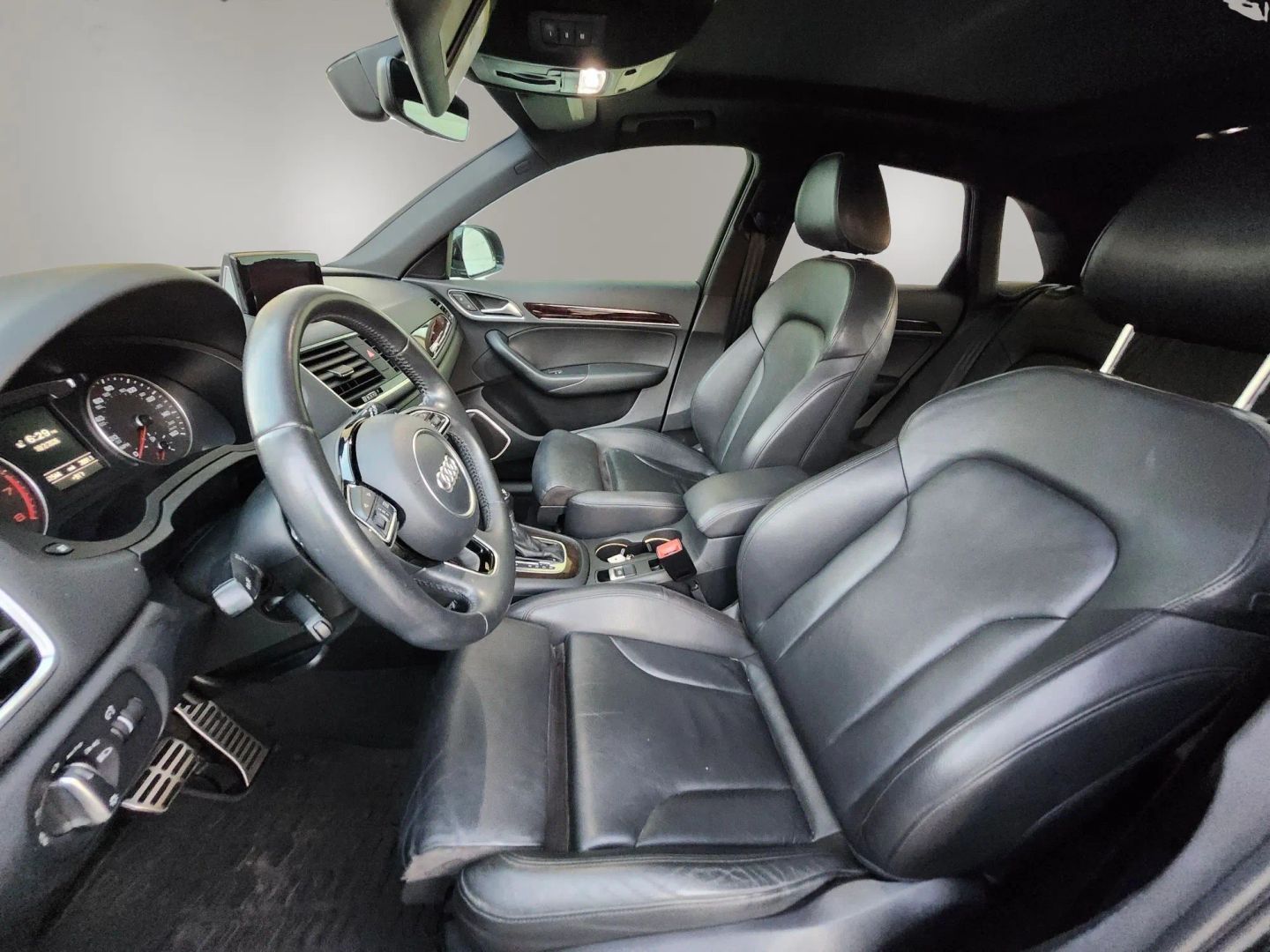 Audi Q3 photo 11