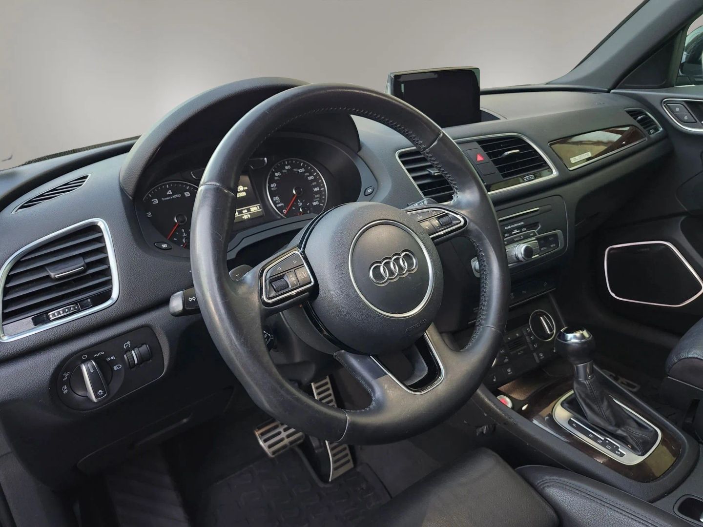 Audi Q3 photo 12