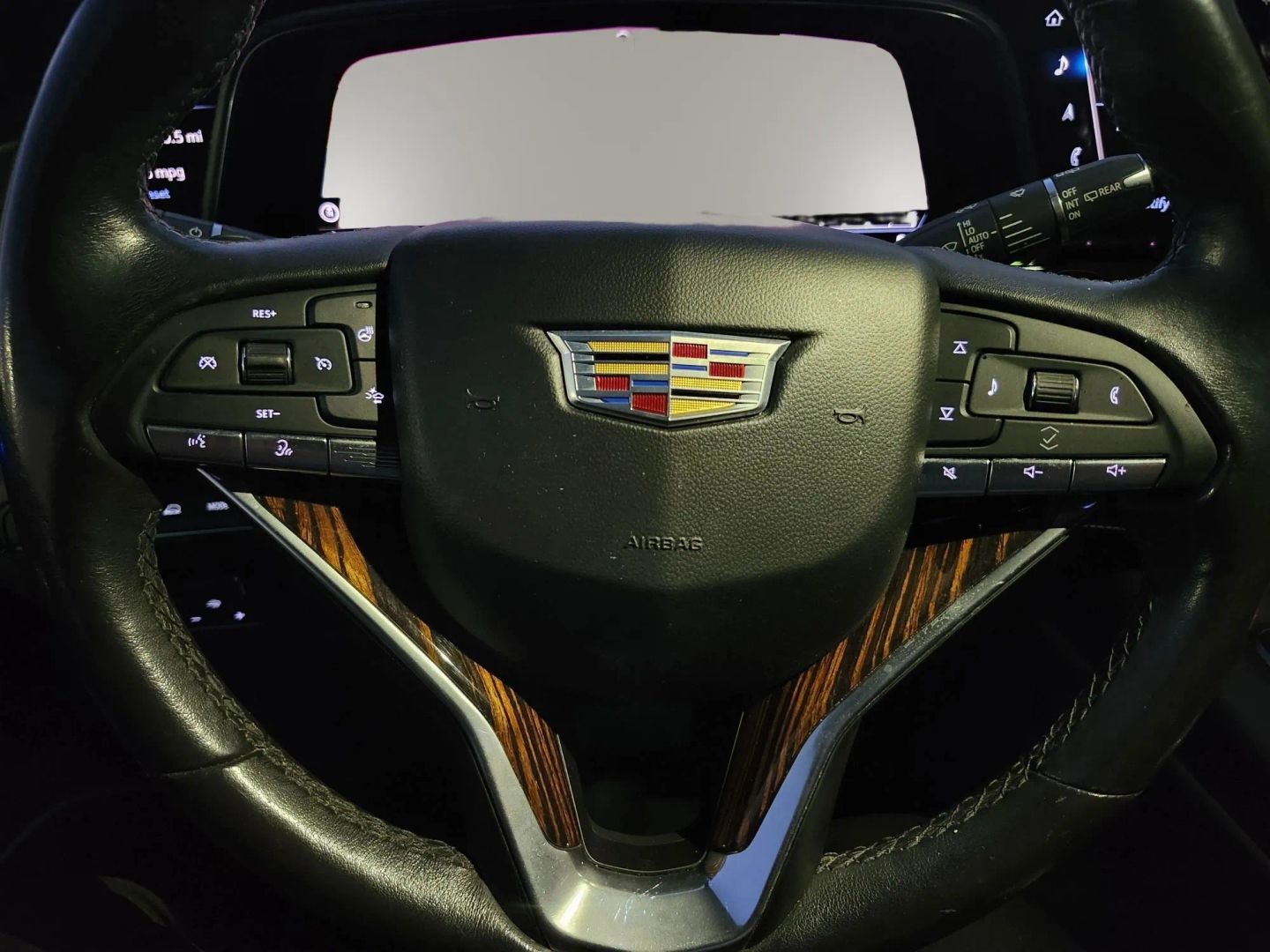 Cadillac Escalade ESV photo 18
