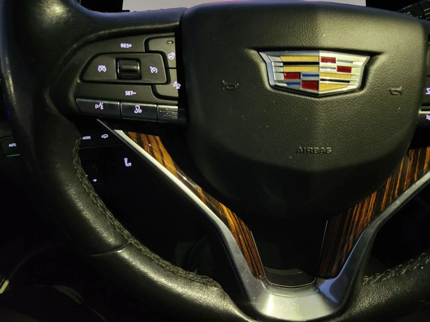 Cadillac Escalade ESV photo 22