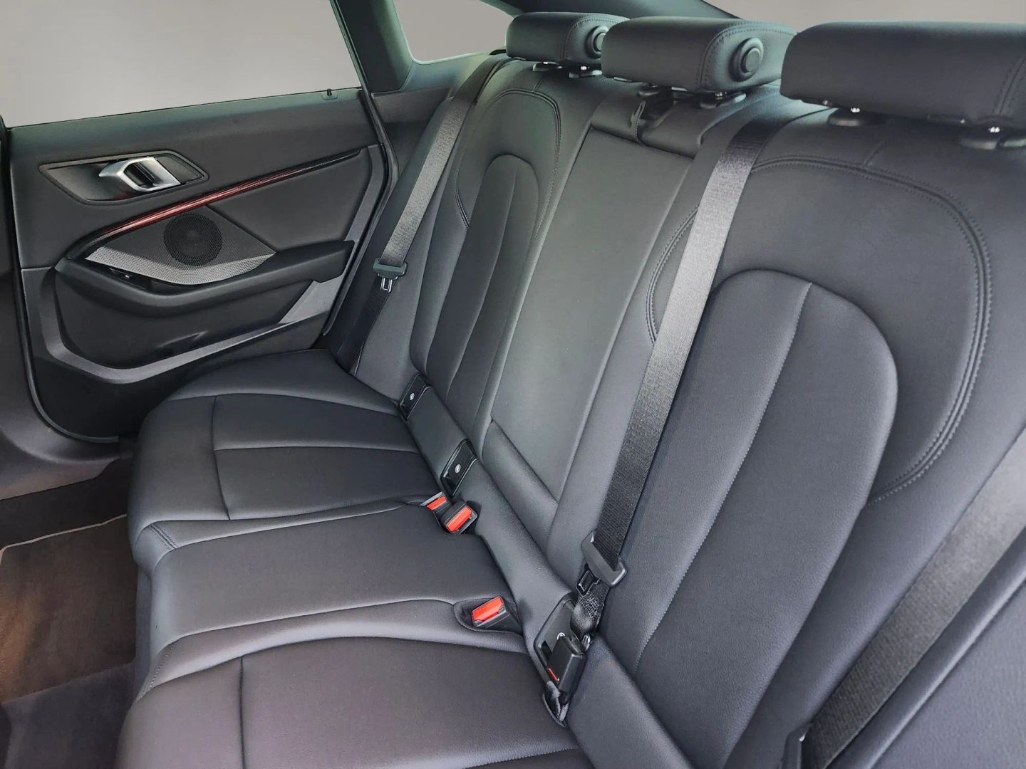 BMW 2 Series photo 11