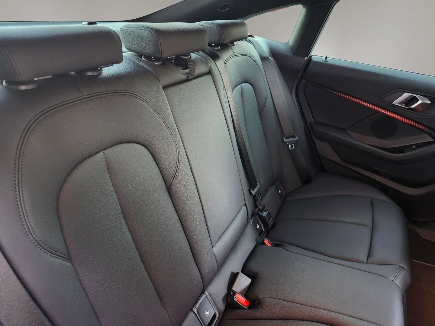 BMW 2 Series photo 16