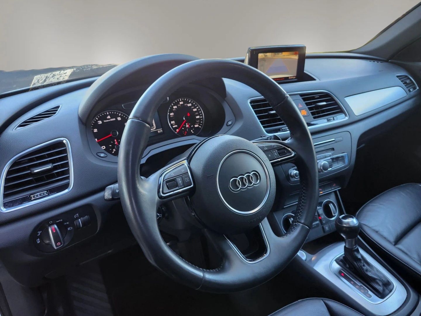 Audi Q3 photo 12