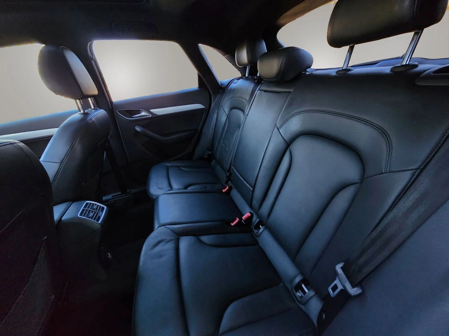 Audi Q3 photo 13