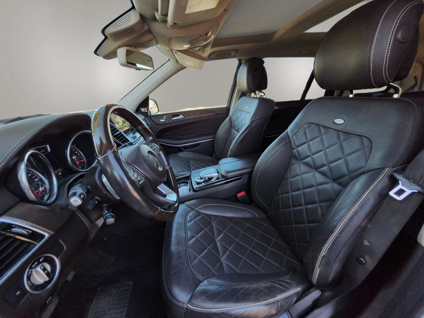 Mercedes-Benz GLS photo 12