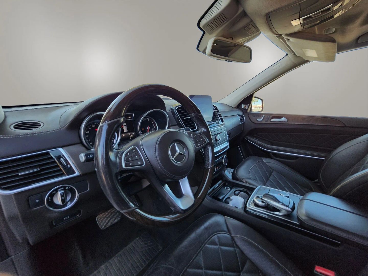 Mercedes-Benz GLS photo 13