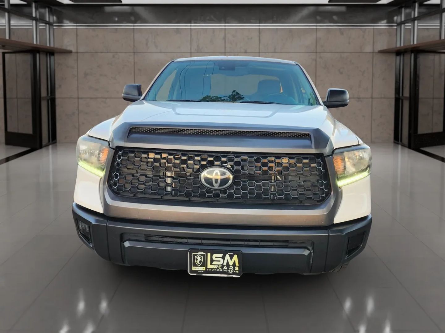 Toyota Tundra photo 2