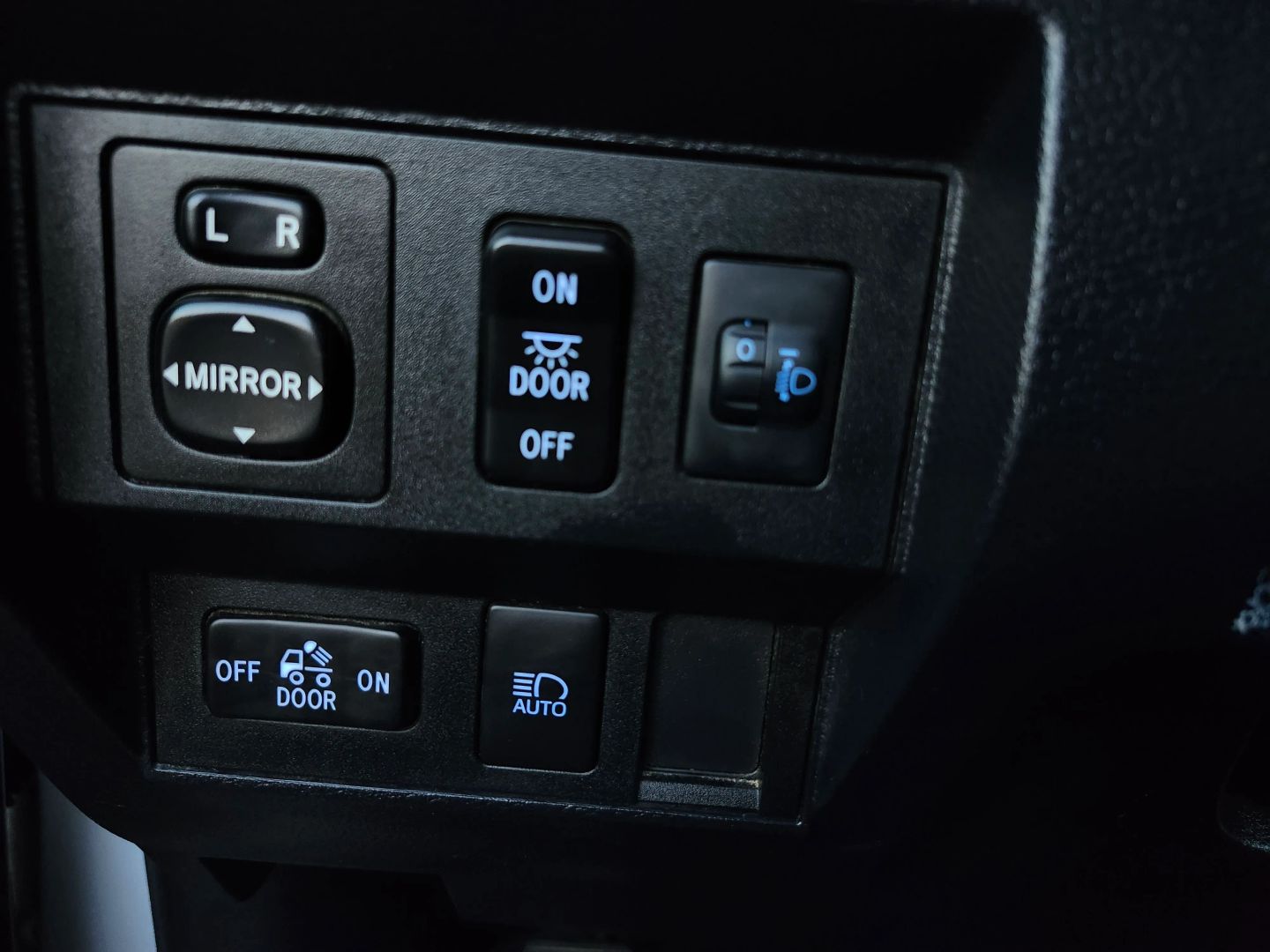 Toyota Tundra photo 24