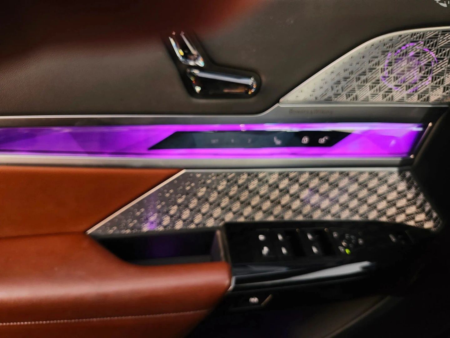 BMW i7 photo 35
