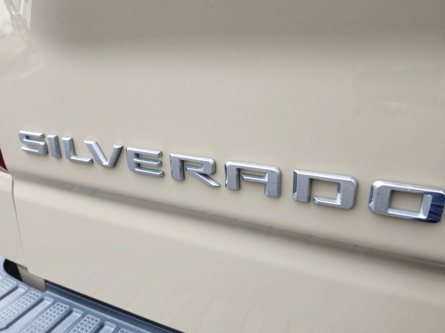 Chevrolet Silverado photo 9