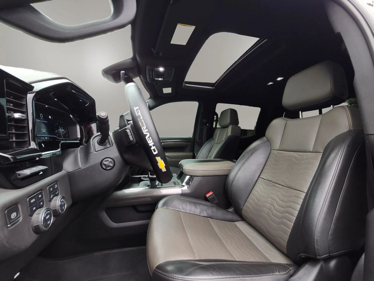 Chevrolet Silverado photo 14